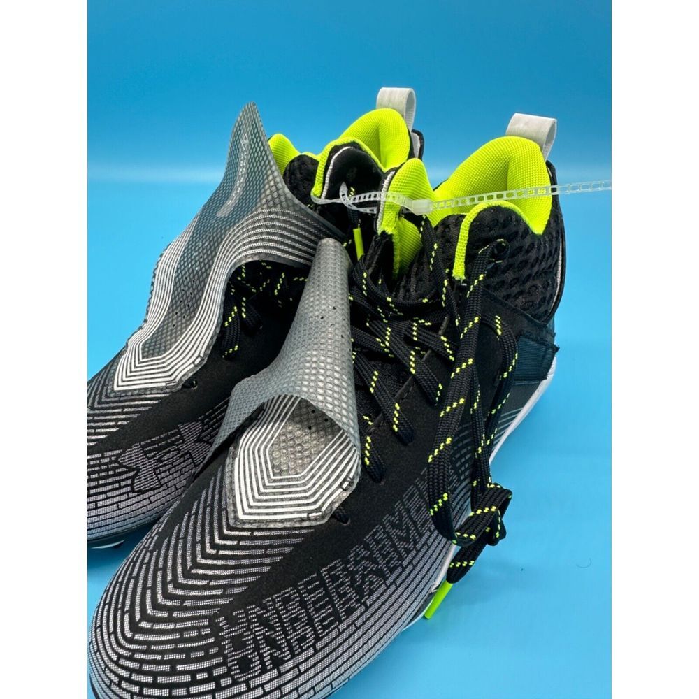 Under Armour Football Cleats Men's Size 10.5 - 3025085-001 - Picture 4 of 9